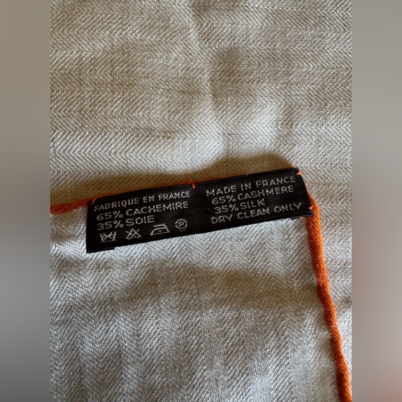 Hermes cream scarf - Picture 7 of 16